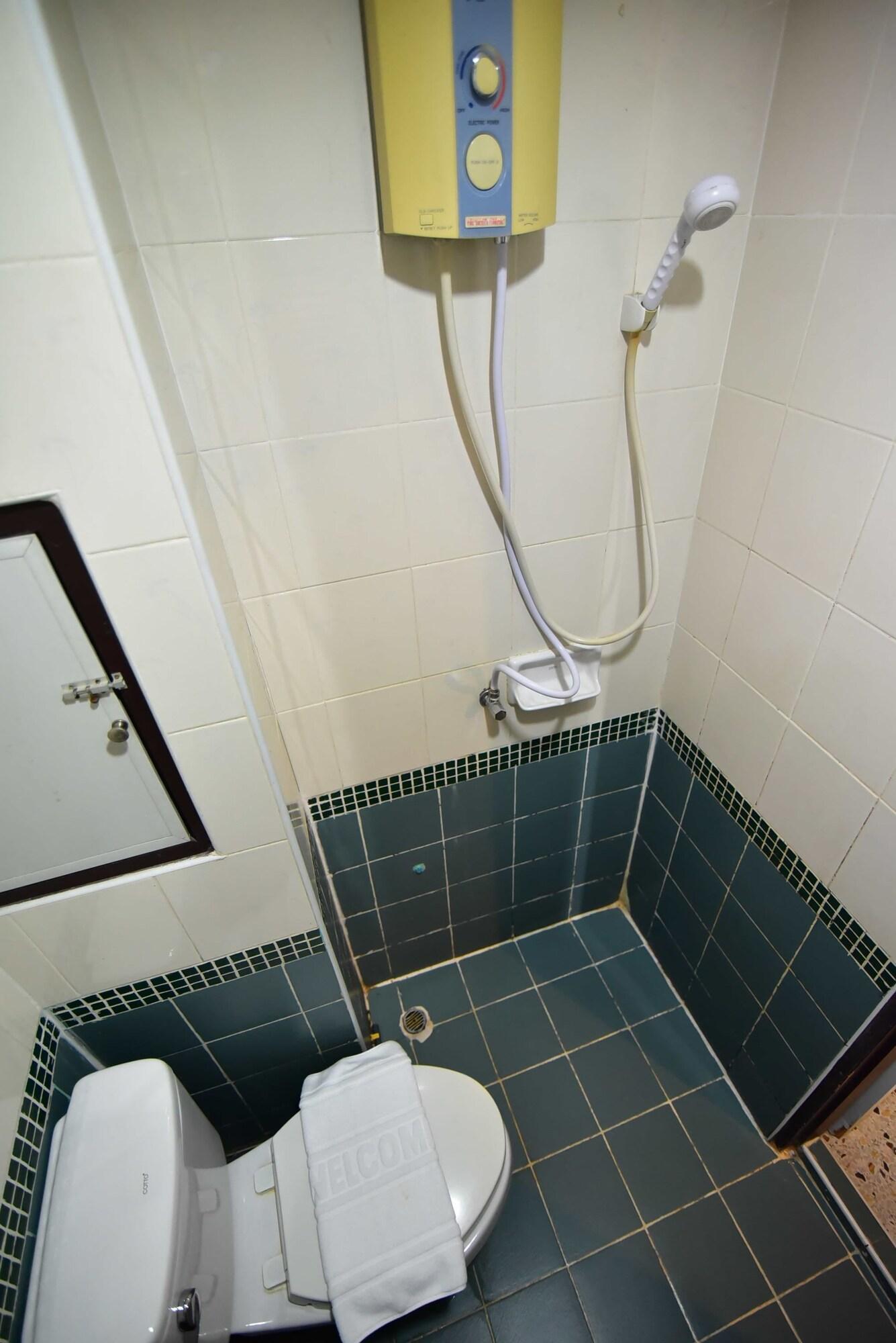 Hotel Thara House à Bangkok Extérieur photo